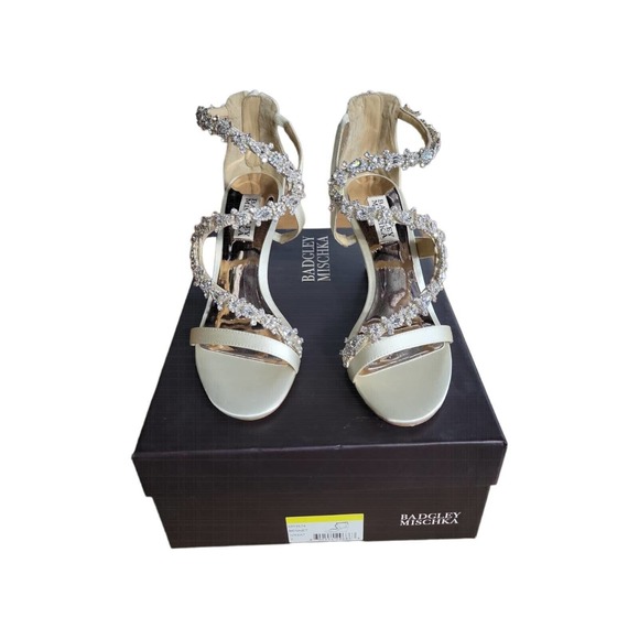 Badgley Mischka Shoes - Badgley Mischka Womens Bennet Sandals White Satin Wedge Heels Rhinestone 7 New